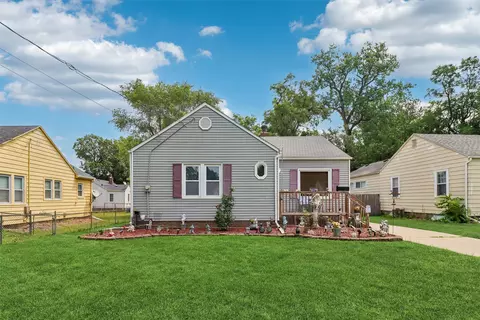 3835 E 8th St, Des Moines, IA 50316