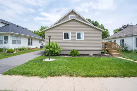 329 4th St, West Des Moines, IA 50265