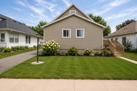 329 4th St, West Des Moines, IA 50265
