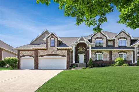 1125 Glen Oaks Dr, West Des Moines, IA 50266