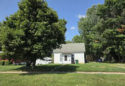 403 N I St, Indianola, IA 50125