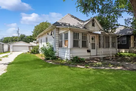 2328 E 14th St, Des Moines, IA 50316