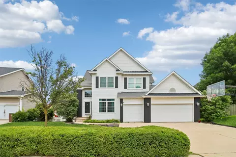 531 77th St, West Des Moines, IA 50266