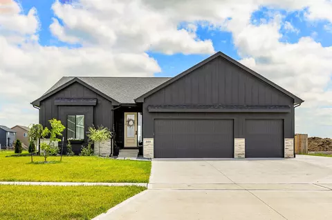 309 13th St NW, Bondurant, IA 50035