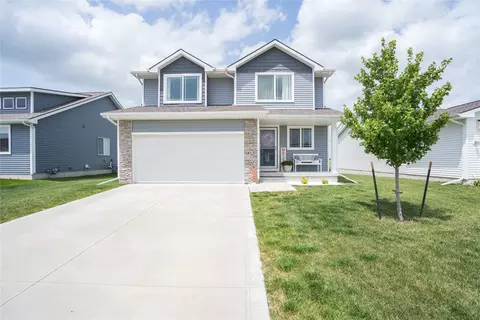 812 3rd St NW, Bondurant, IA 50035