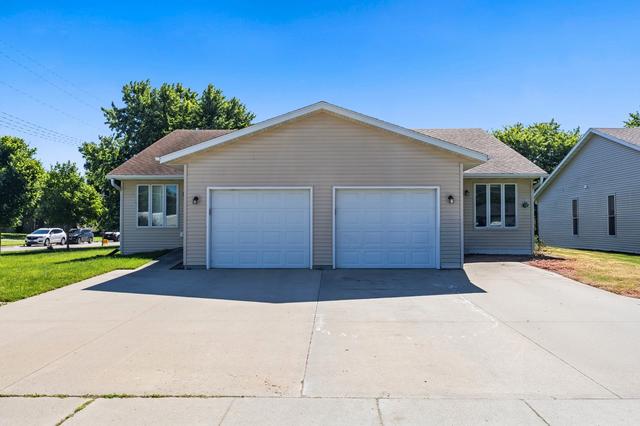 1327 W 3rd St, Nevada, IA 50201