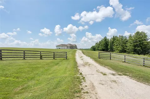 35533 Filmore Ct, Earlham, IA 50072