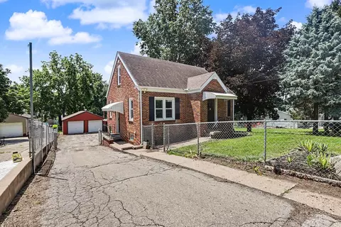 3225 Mahaska Ave, Des Moines, IA 50317