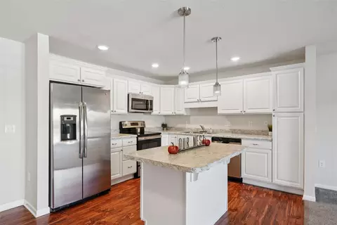 845 S 60th St #402, West Des Moines, IA 50266