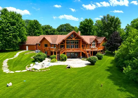 851 S 95th St, West Des Moines, IA 50266