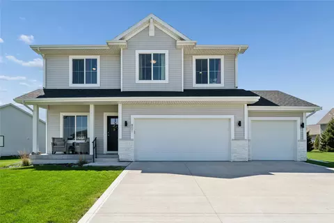 801 Fountain View Dr, Pella, IA 50219