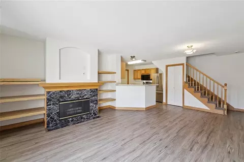 811 Burr Oaks Dr #1110, West Des Moines, IA 50266