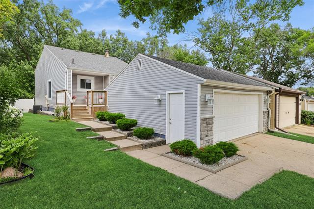 8311 Twana Dr, Urbandale, IA 50322