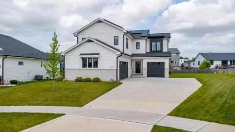 695 Morning Star Ct, Waukee, IA 50263