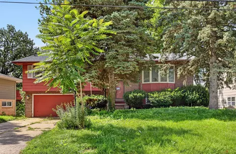 6514 Lincoln Ave, Windsor Heights, IA 50324