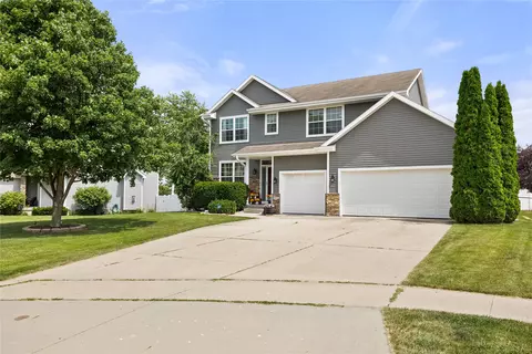 9042 Lake Ct, West Des Moines, IA 50266