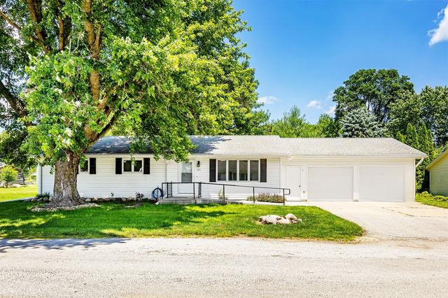 623 6th St, Maxwell, IA 50161