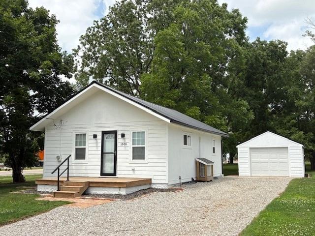 1606 N 2nd Ave W, Newton, IA 50208