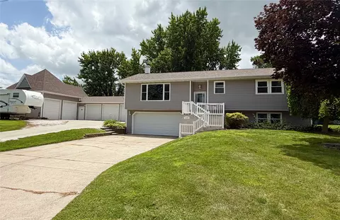 1115 N 9th Ave E, Newton, IA 50208