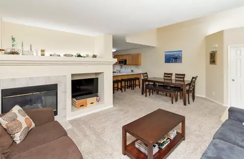 1400 S 52nd St #21, West Des Moines, IA 50265