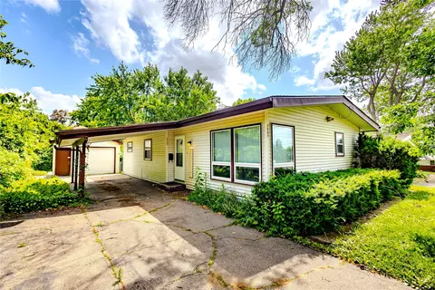 2507 E Tiffin Ave, Des Moines, IA 50317