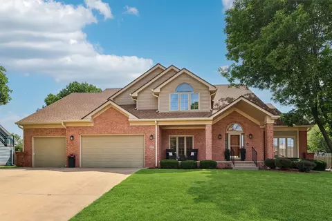 821 58th St, West Des Moines, IA 50266