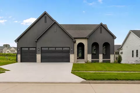 1348 S Auburn Pl, West Des Moines, IA 50266