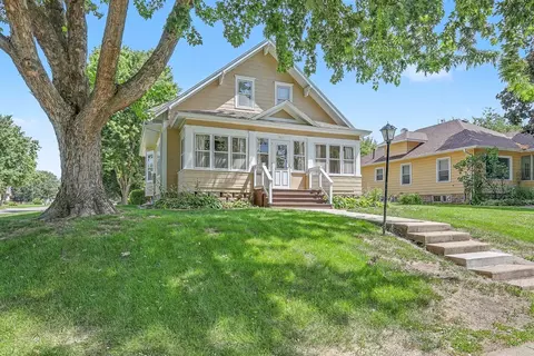 1014 Franklin St, Pella, IA 50219
