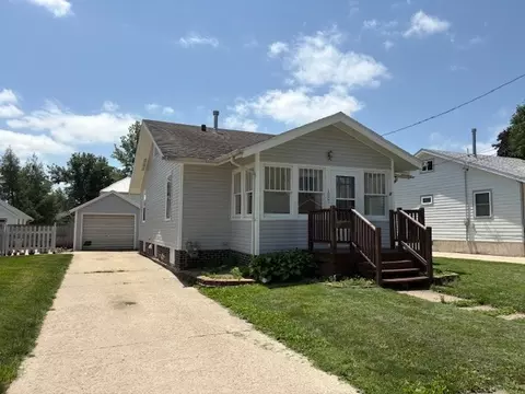 1021 N 5th Ave E, Newton, IA 50208