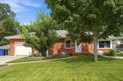4015 53rd St, Des Moines, IA 50310