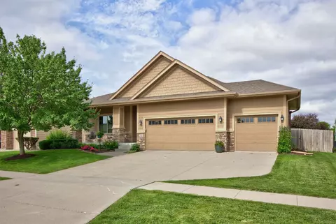 215 S 85th St, West Des Moines, IA 50266