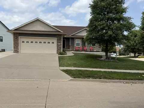 2462 E Highview Dr, Des Moines, IA 50320