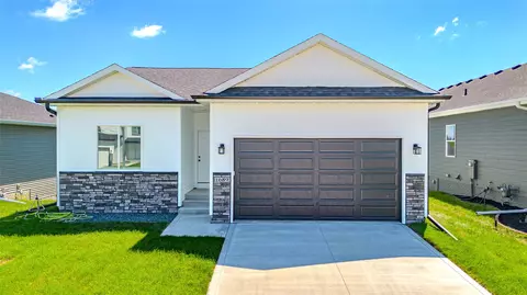 2002 Spaulding Ln, Grinnell, IA 50112