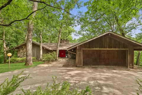 5324 Robertson Dr, Des Moines, IA 50312