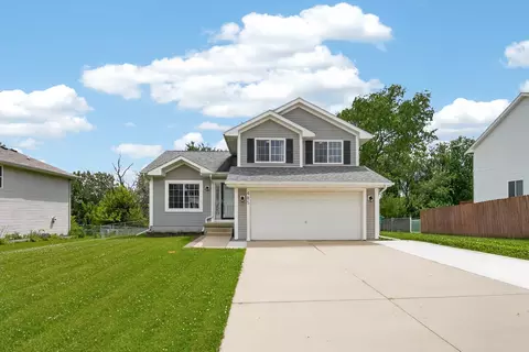 485 Fawn Cir, Pleasant Hill, IA 50327
