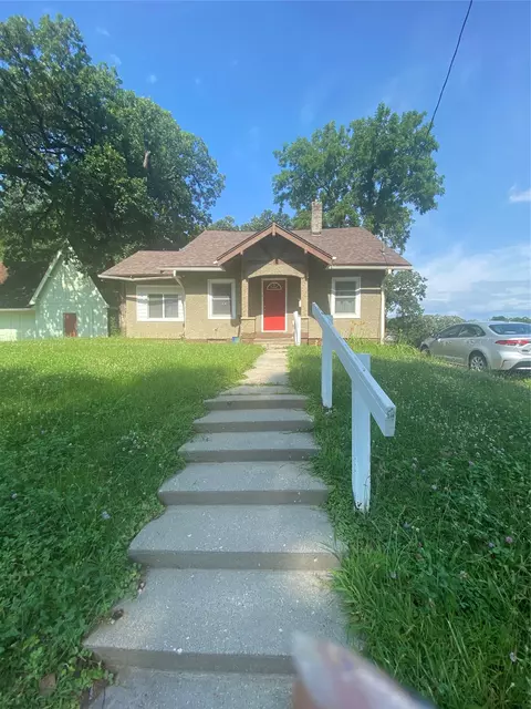 2320 SW 9th St, Des Moines, IA 50315