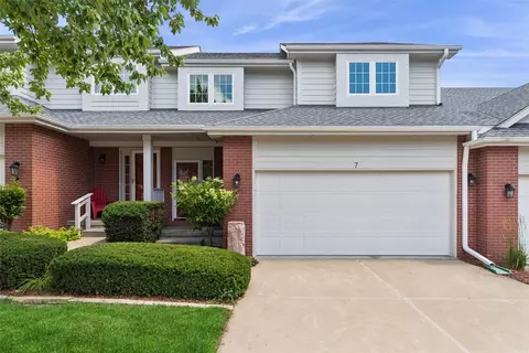 5925 Ep True Pkwy #7, West Des Moines, IA 50266