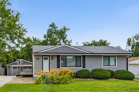 40 Northview Dr, Waukee, IA 50263