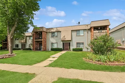 4709 Woodland Ave #7, West Des Moines, IA 50266