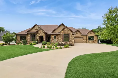 3806 Turnberry Dr, West Des Moines, IA 50265