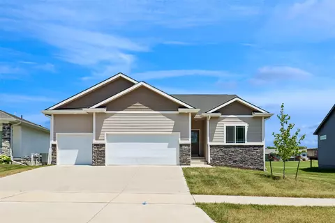 6635 NE 9th Ct, Des Moines, IA 50313