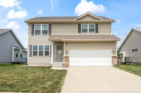 9665 Red Sunset Ct, West Des Moines, IA 50266