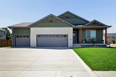 4708 90th St, Urbandale, IA 50322