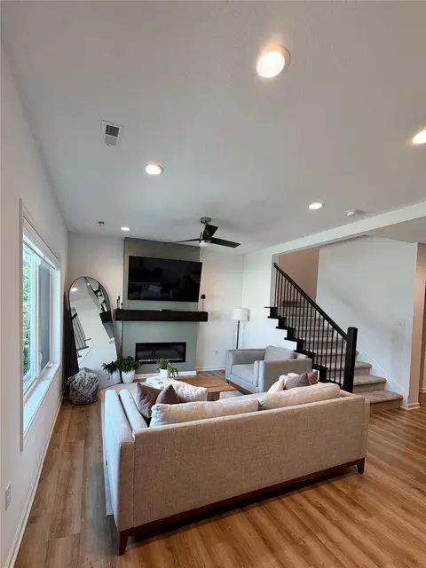 445 SW 12th St, Des Moines, IA 50309