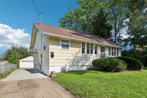 3825 2nd Ave, Des Moines, IA 50313