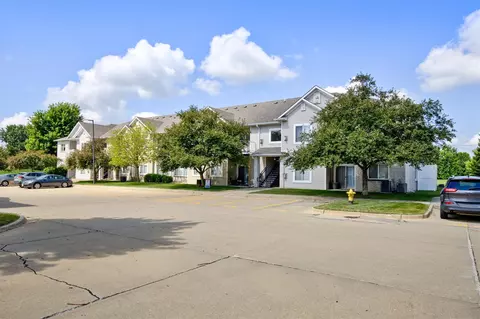 8601 Westown Pkwy #17207, West Des Moines, IA 50266