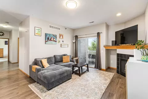 8601 Westown Pkwy #17207, West Des Moines, IA 50266