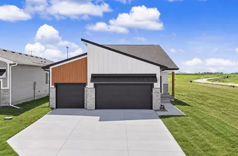 1230 NW Sproul Dr, Waukee, IA 50263