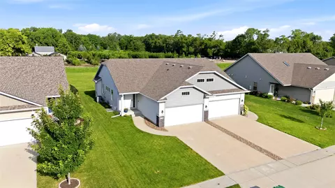 5760 NW 50th St, Johnston, IA 50131