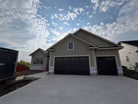 2913 Wakonda Dr, Norwalk, IA 50211